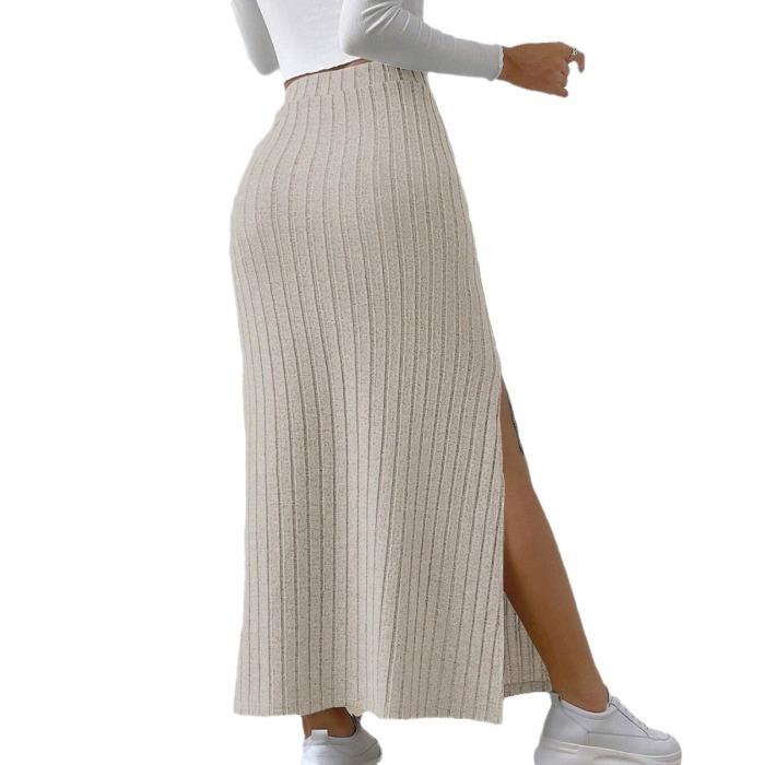 High-waisted fitted knit skirt with side slits 25