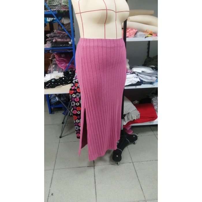 High-waisted fitted knit skirt with side slits 25