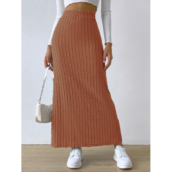 High-waisted fitted knit skirt with side slits 25